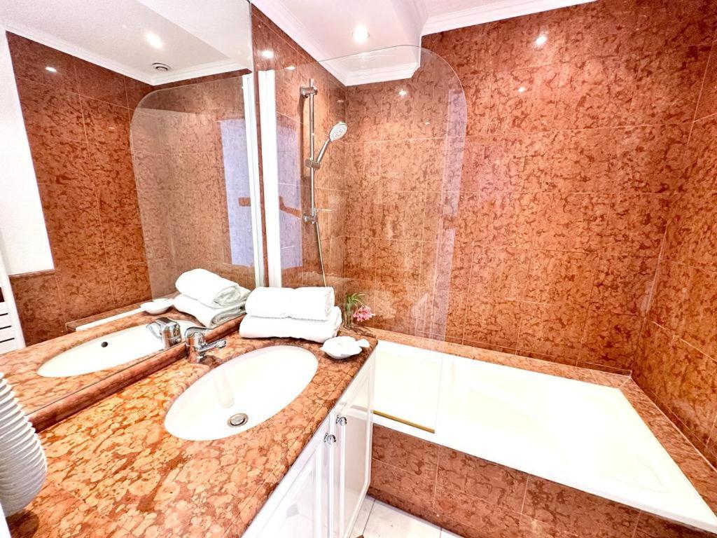 Panoramic Sea View Penthouse With Jacuzzi And 450 Sqm Terrace Διαμέρισμα Αντίμπ Εξωτερικό φωτογραφία